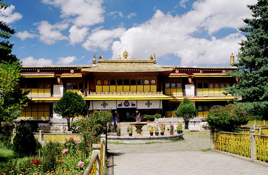 Norbu Lingka1 Norbu Lingka1