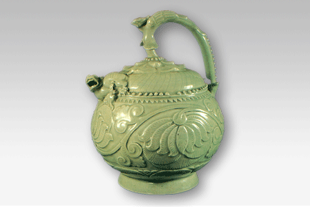 Green-Glazed Pot with A Loop Handle (Five Dynasties) Green-Glazed Pot with A Loop Handle (Five Dynasties)