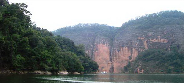 Golden Lake Tourist Area3