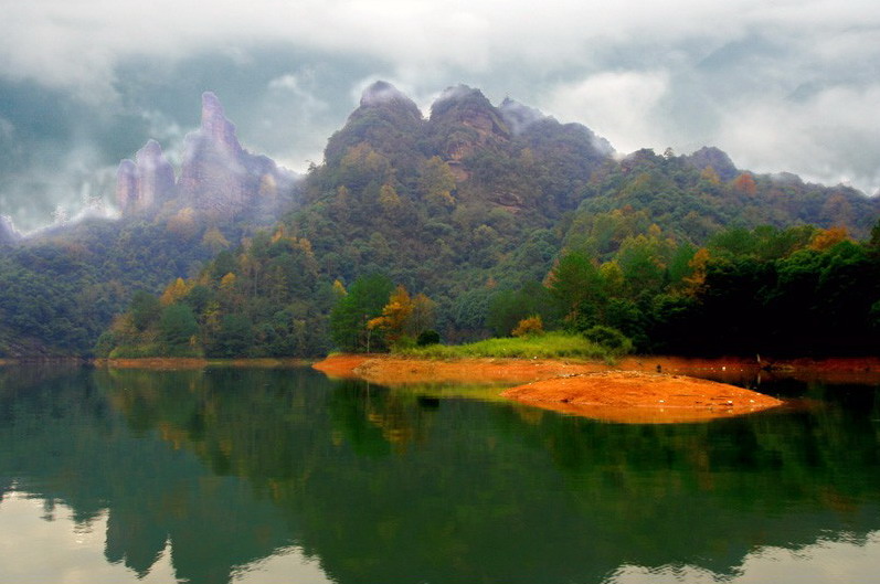 Golden Lake Tourist Area4