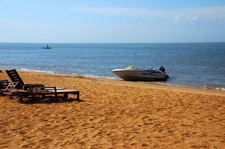 Holiday Beach13